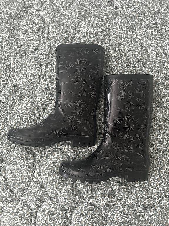 Schuhe für Mädchen: Schöne neuwertige Gummistiefel 36 – Gebraucht aus Lachen SZ von bre_5cfk