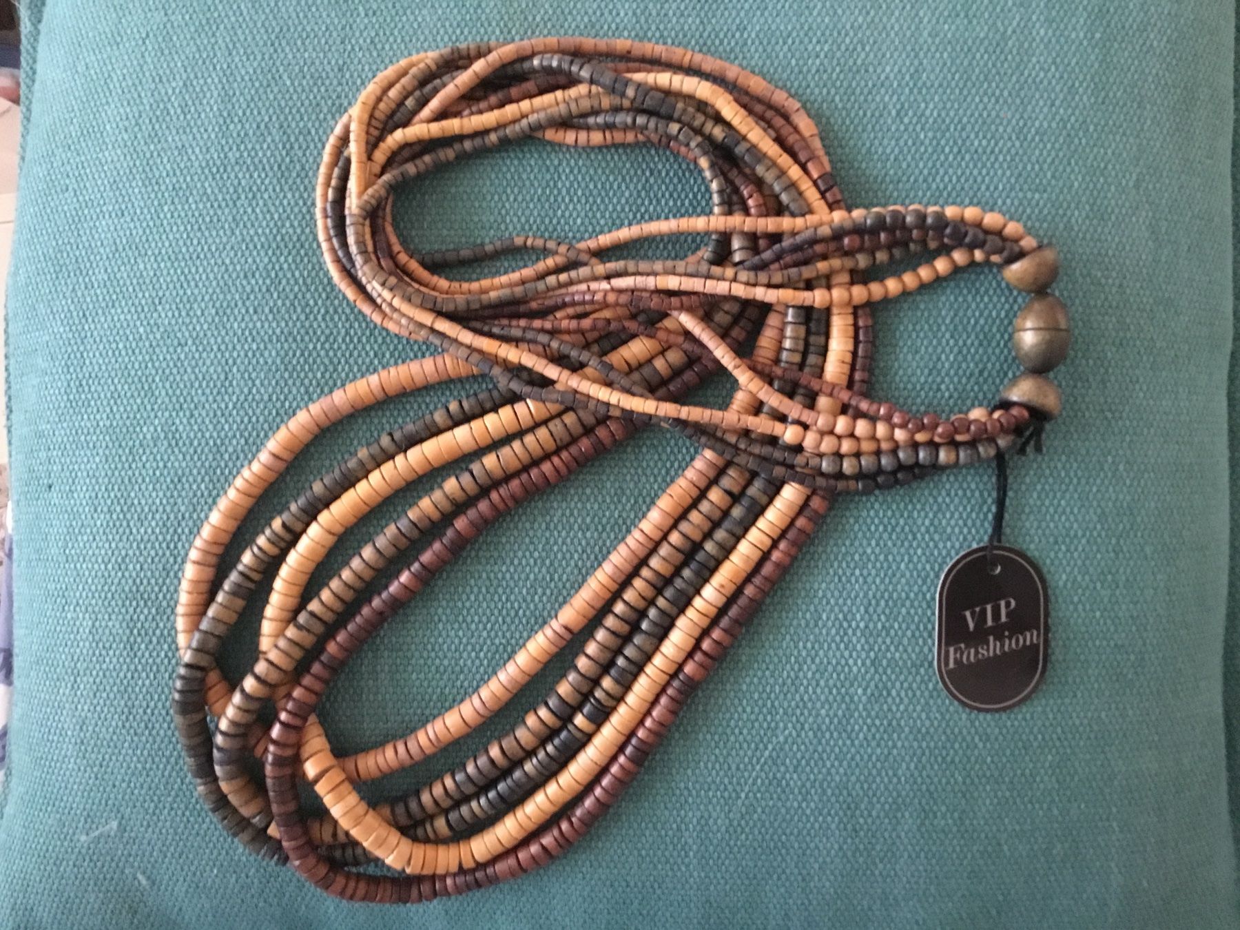 Catenine: Long collier bois 5 rangs beige-brun neuf – Nuovo (secondo la descrizione) da Le Landeron venduto da nic_8hd5