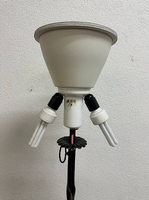 Lampade: Grosse Vintage Stehlampe mit Stoffschirm und Eisenfuss – Usato da Obernau venduto da Arche_Noah_Brocki 4