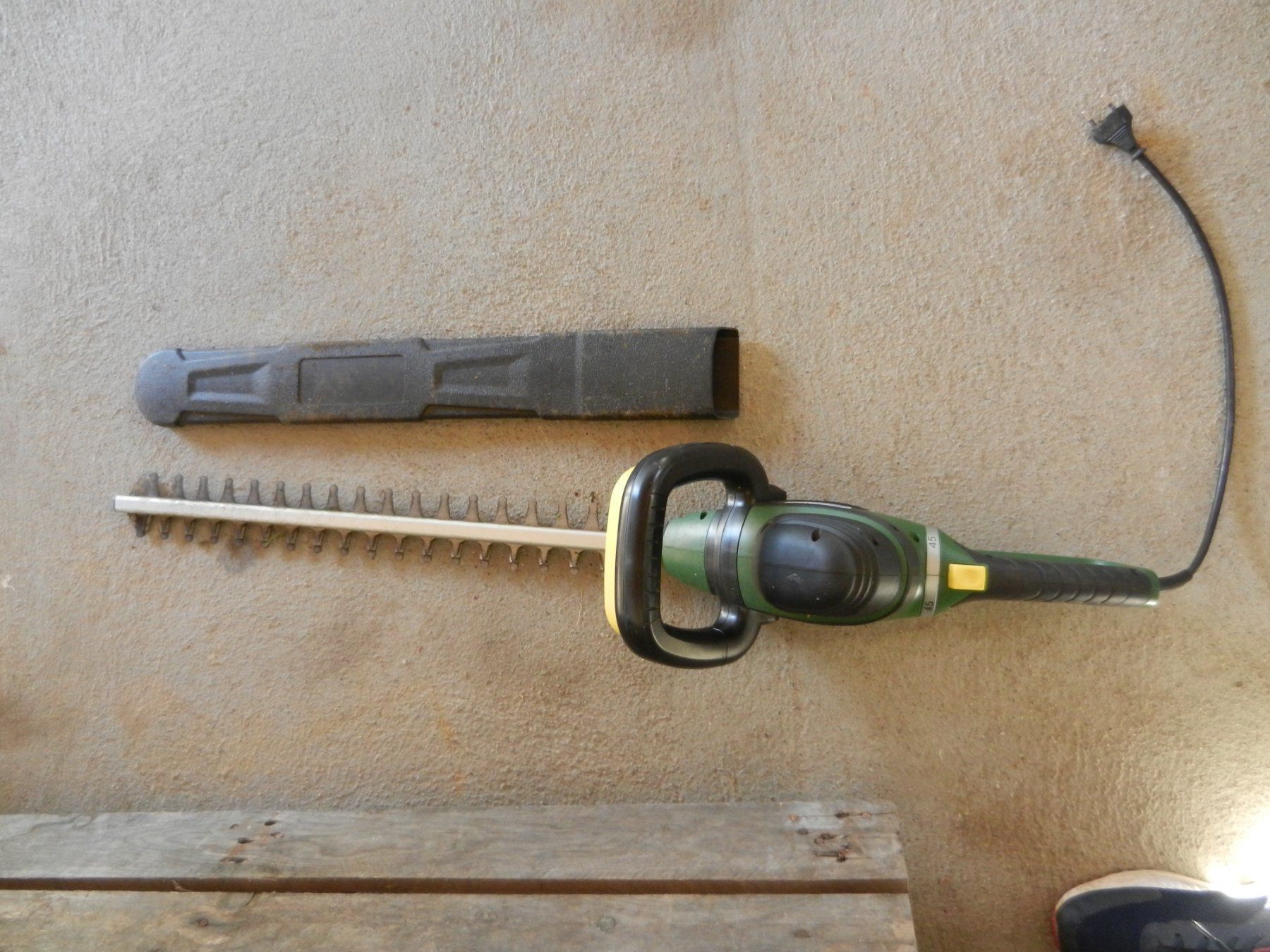 Tous les outils: Heckenschere – D'occasion à Les Moulins par alicia017