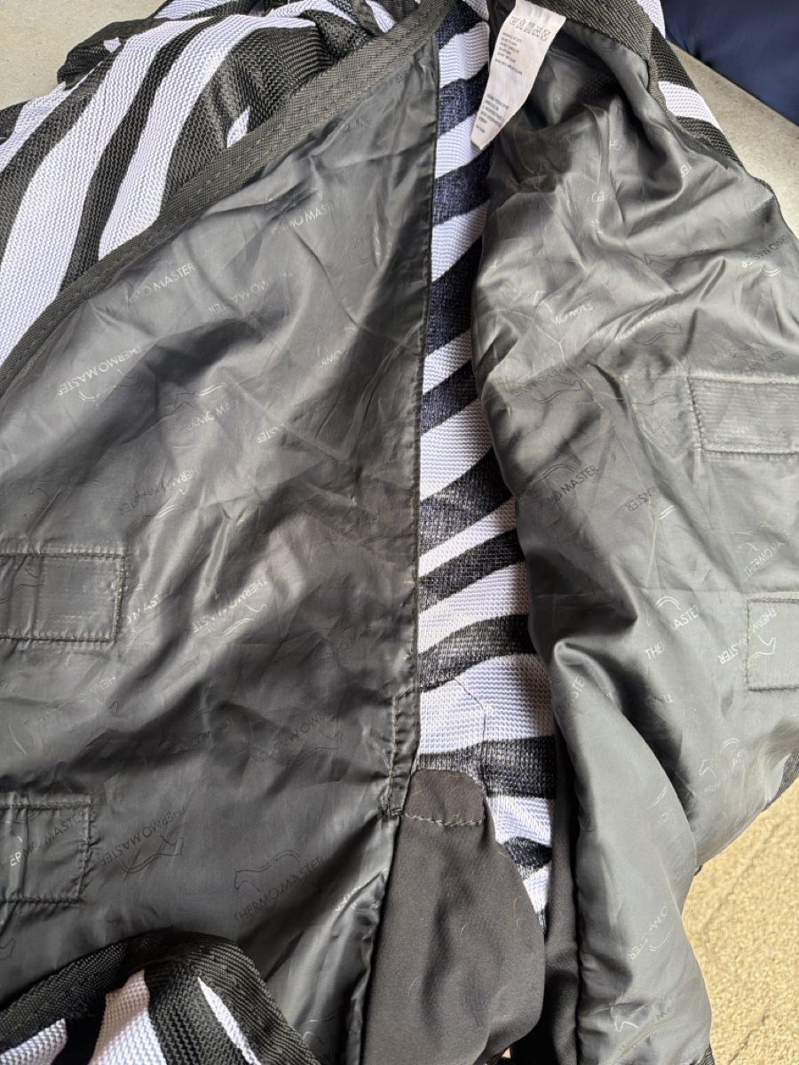 Couvertures: Pferdedecke Thermo Master Zebra Grösse 155cm – Neuf (Voir description) à Zofingen par roki_ch 3