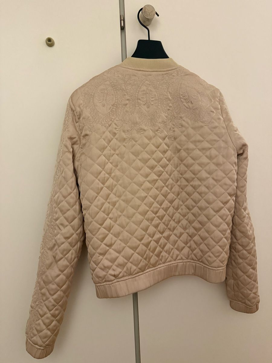 H&M Jacken: Steppjacke beige Grösse 36 bestickt – Gebraucht aus Zürich von rubi_sk 1