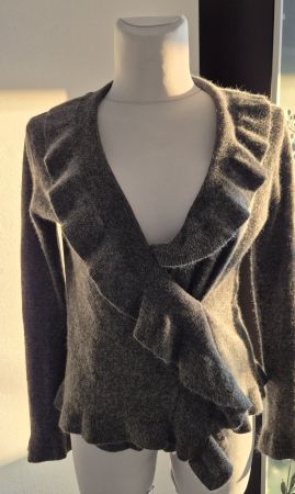 Romantische Strickjacke aus hochwertigem Material Gr. 2