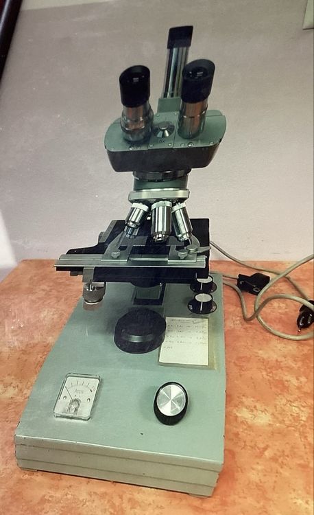 Microscope ancien (Gebraucht) in Chamoson für CHF 100 – nur Abholung ...