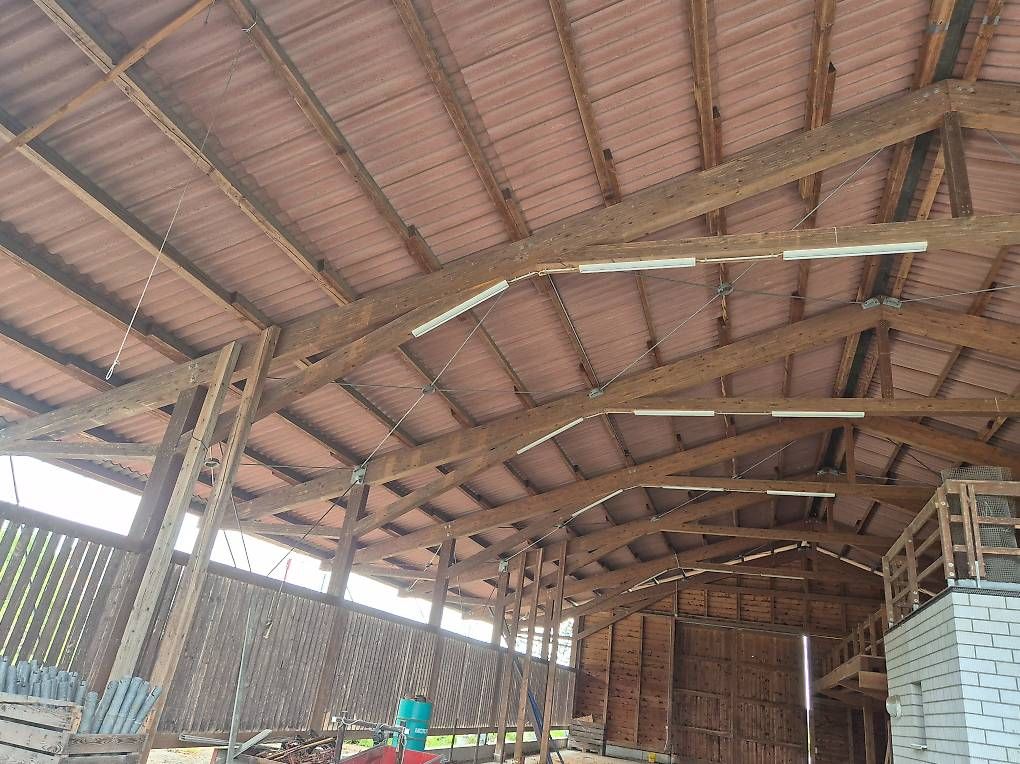 Articoli in legno: Holzkonstruktion Leimbinder – Usato da Oberstammheim venduto da Hoeraaweg 2