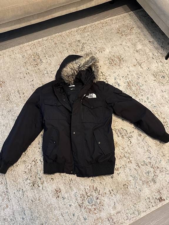 North Face Jacken: The North Face Winterjacke  Grösse M  Schwarz – Gebraucht aus Augst BL von luc_hj9t