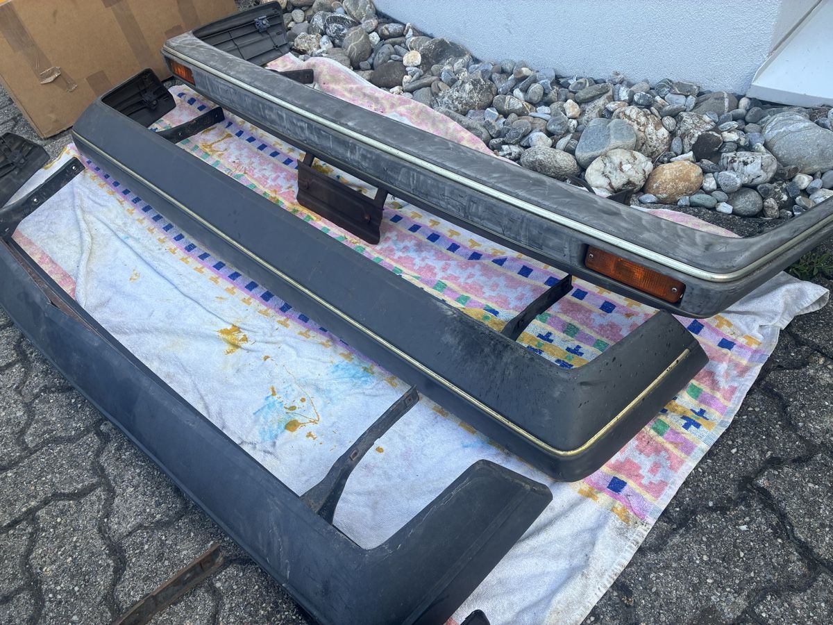 VW Tutti pezzi di ricambio auto: VW Golf 1 Stossfänger – Difettoso da Felsberg venduto da schwarzin 5