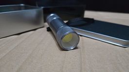NEU Taschenlampe LED inklusive Batterien!
