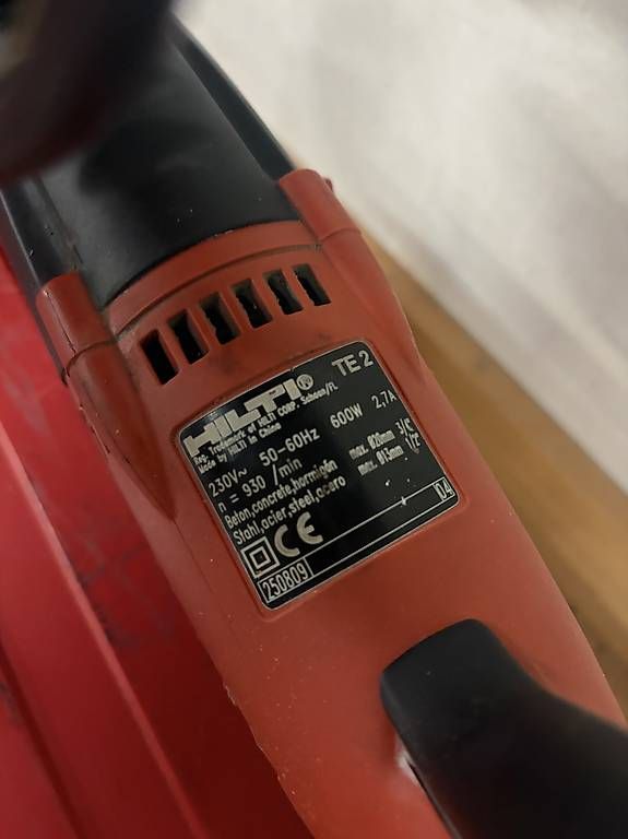 Trapani: Hilti Bohrhammer  – Usato da Lausen venduto da Gjuliana4 2