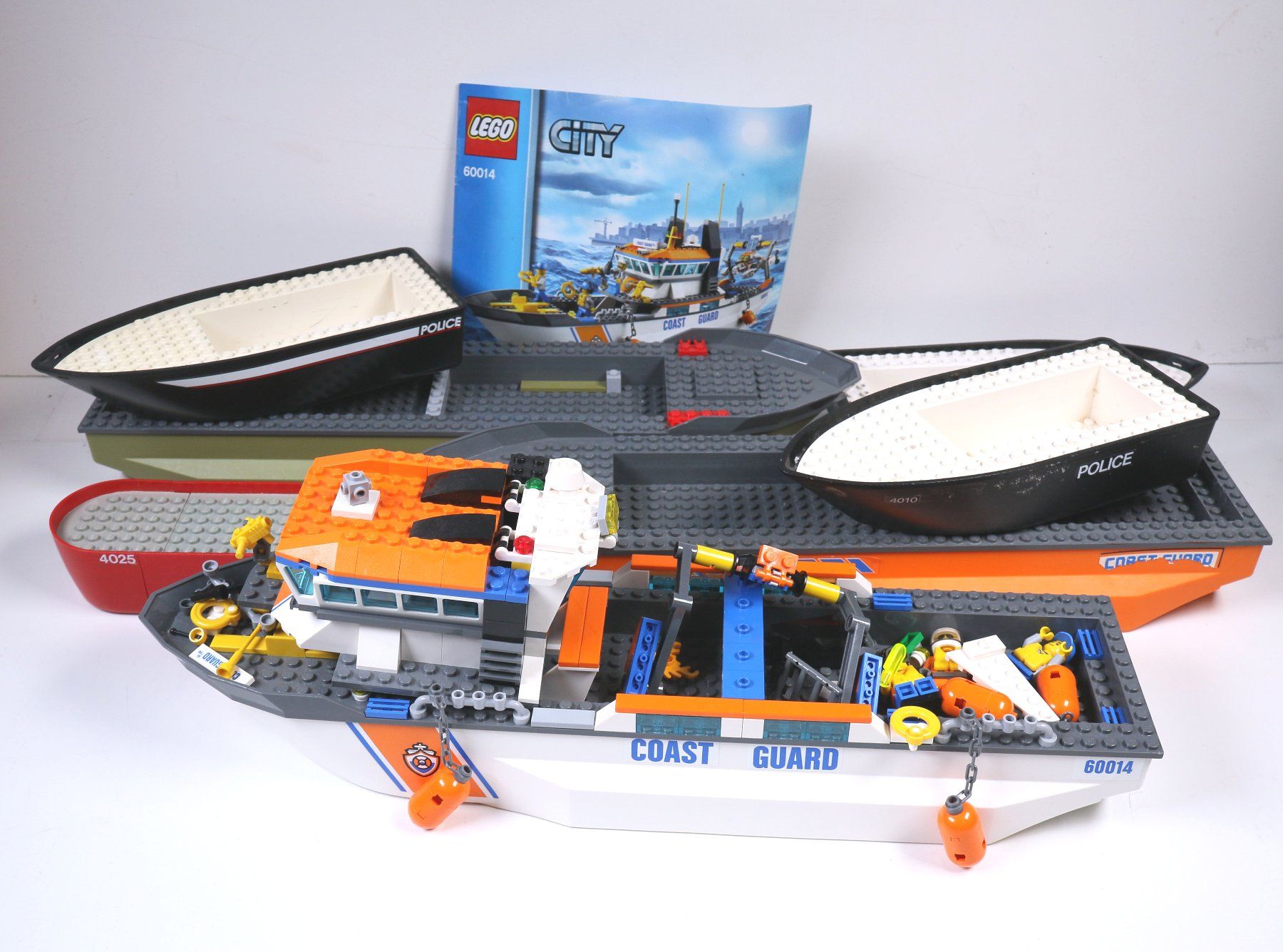 Lego Kit di costruzioni: Diverse Schiffsrümpfe und einige Teile dazu – Usato da Hettlingen venduto da Scholi99