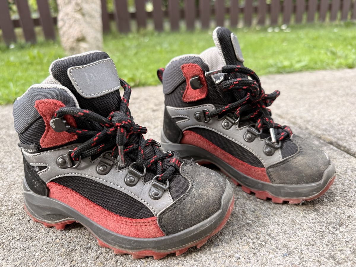 Scarpe per ragazzi: Kinder Wanderschuhe Gr. 26 – Usato da Worben venduto da Andi_Gerpe