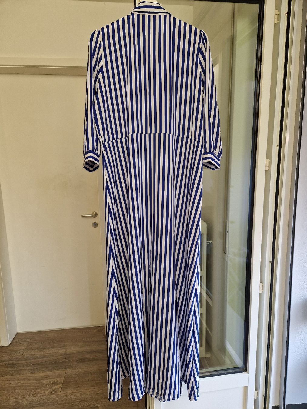 Shein Vestiti: Shein Blue & White Striped Dress – Nuovo (secondo la descrizione) da Wettingen venduto da mor_76q7 1