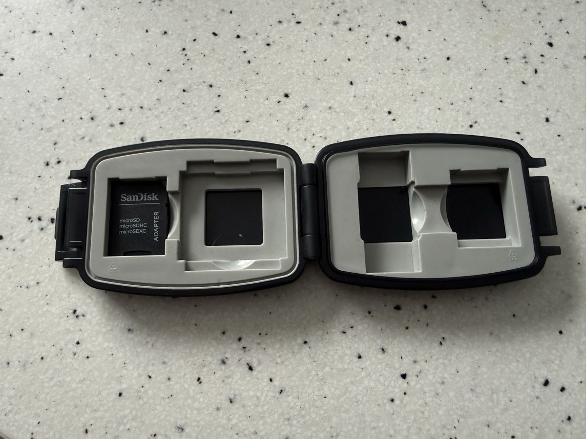 Altro in  Abbigliamento & Accessori: Speicherkarten-Etui / Organizer – Usato da Widnau venduto da Tityos