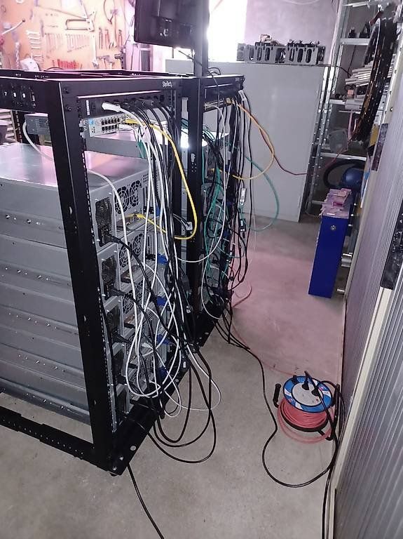Server: 10 x Server R9 – Usato da Ebmatingen venduto da swiss.canadian 3