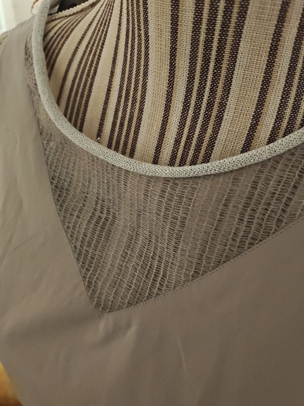 Kleider: Ärmelloses Kleid grau mit Mesh-Einsatz  – Gebraucht aus Feldbach von Lizze 4