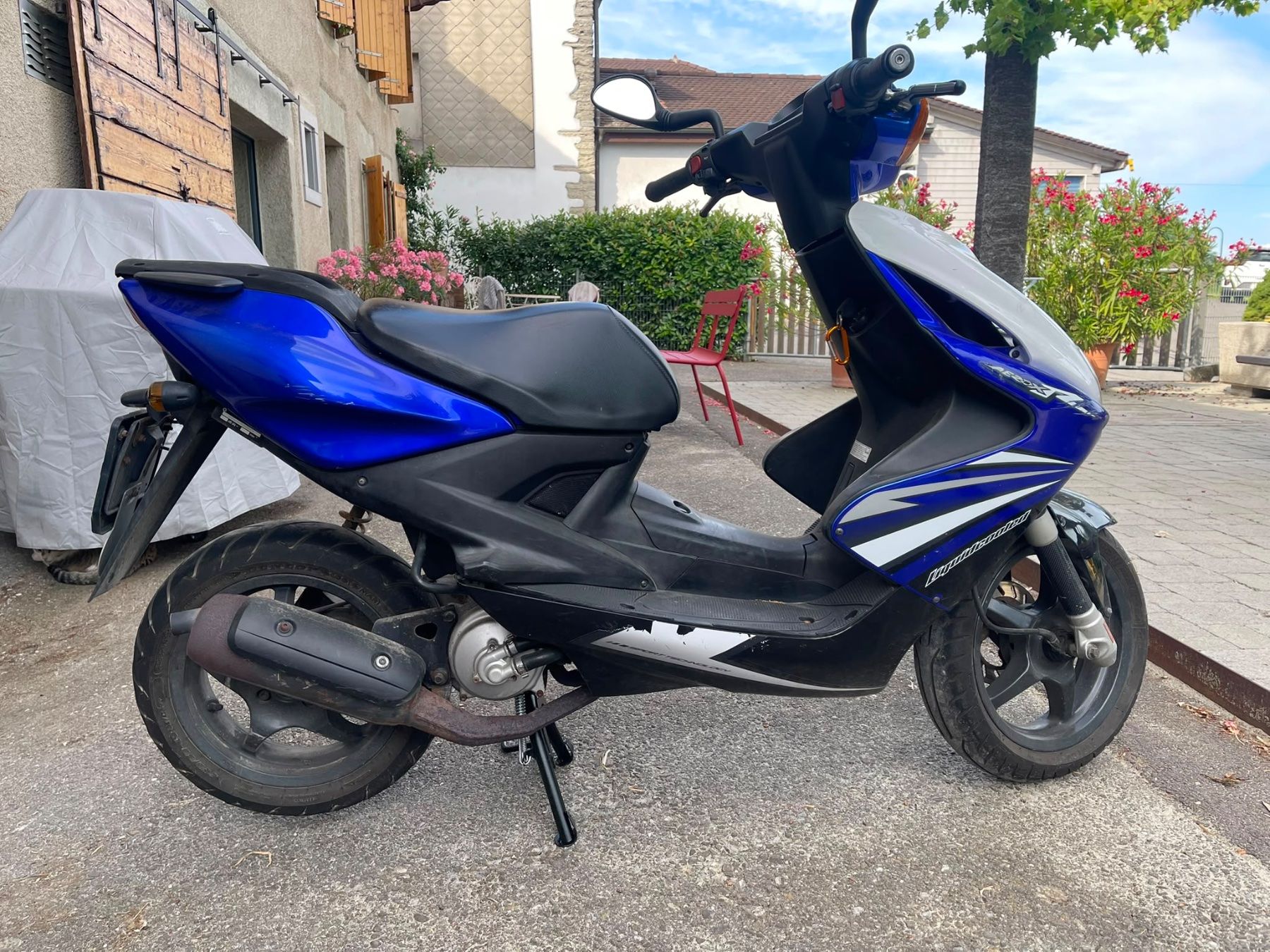 Yamaha Scooters: Yamaha YQ50 Scooter – D'occasion à Châbles FR par dobuwy 1