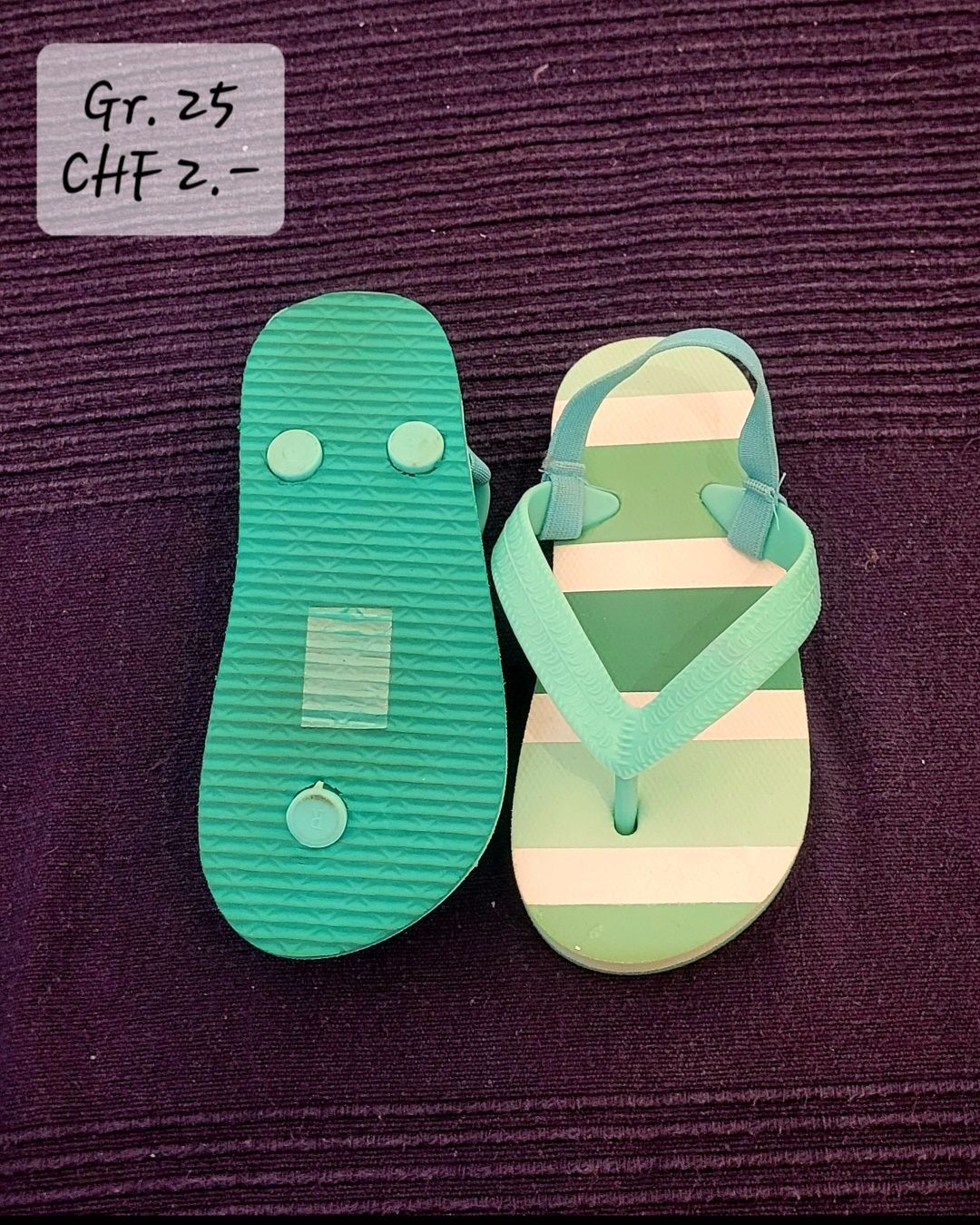 Scarpe per ragazzi: Sommer Flip Flops Gr. 25 türkis gestreift – Usato da Zug venduto da dhs87
