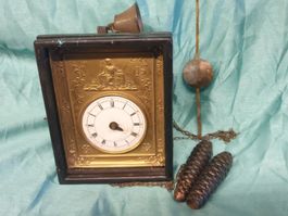 Attraktiver Art Decco Regulator mit Gewichten