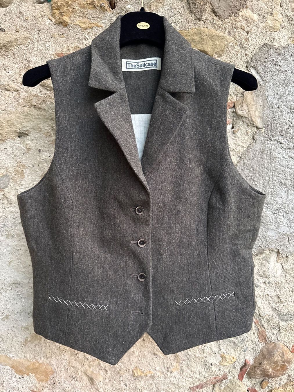 Gilet & Giacche senza maniche: Gilet THE SUITCASE 40 laine – Nuovo e nell'imballaggio originale da Arnex-sur-Orbe venduto da cameleonfringant