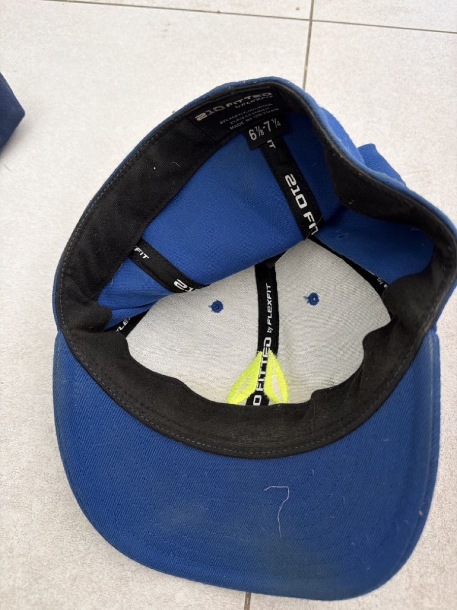 Altro in  Abbigliamento & Accessori: 4 Baseball Caps Red Bull V8 Blue Fitted – Usato da Martigny venduto da Jacoosh1234 2