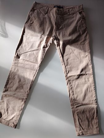Pantalon chino Zara homme, taille 44, couleur sable.