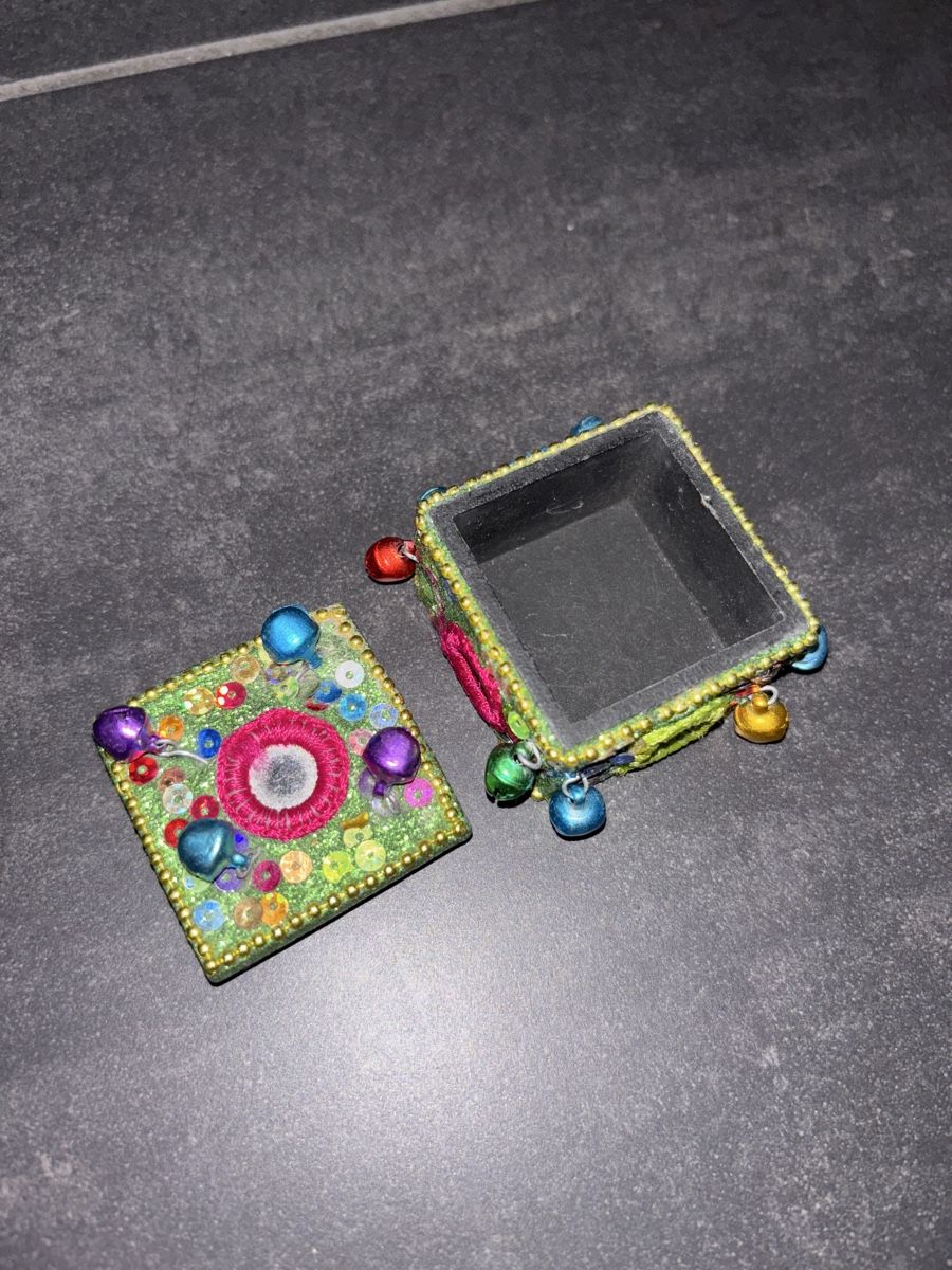 Tutte le decorazioni: Schmuckschatulle / Schmuckdose mit Glöckchen – Usato da Wabern venduto da est_jw6s 2