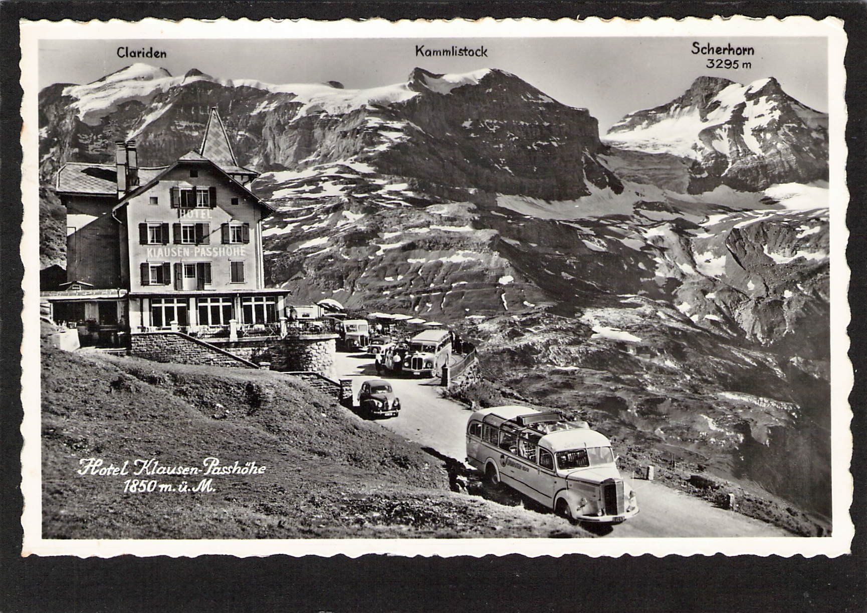 Ansichtskarten: Hotel Klausen - Passhöhe , Postauto , gel. 1956 – Gebraucht aus Reichenburg von Pipo-67