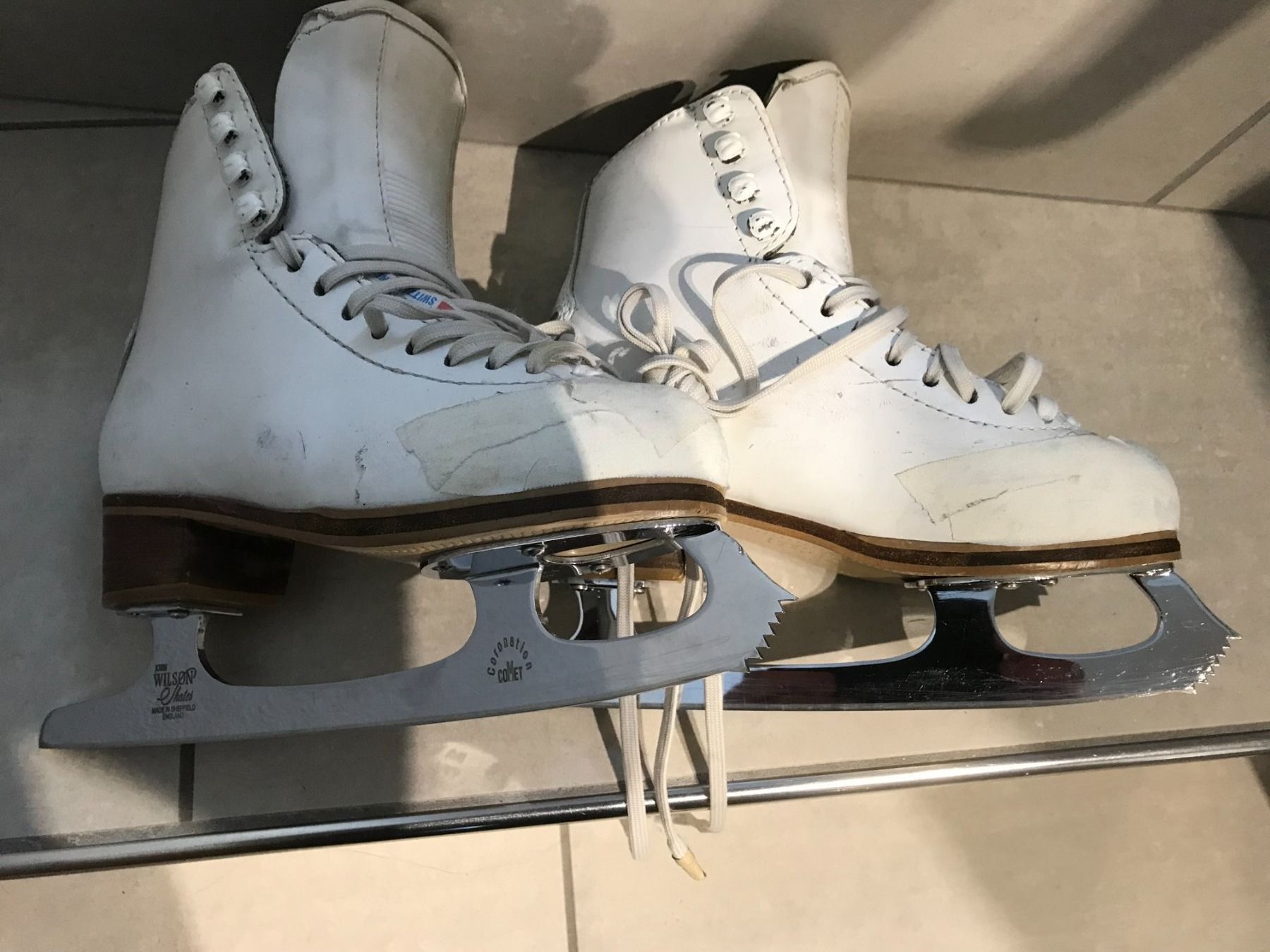 Pattini da ghiaccio: Graf Eiskunstlaufschuhe Gr. 2 1/2 M – Usato da Wagenhausen venduto da vintagesecondhand