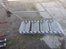 Treppe Viertritt masiv pulverbeschichtet