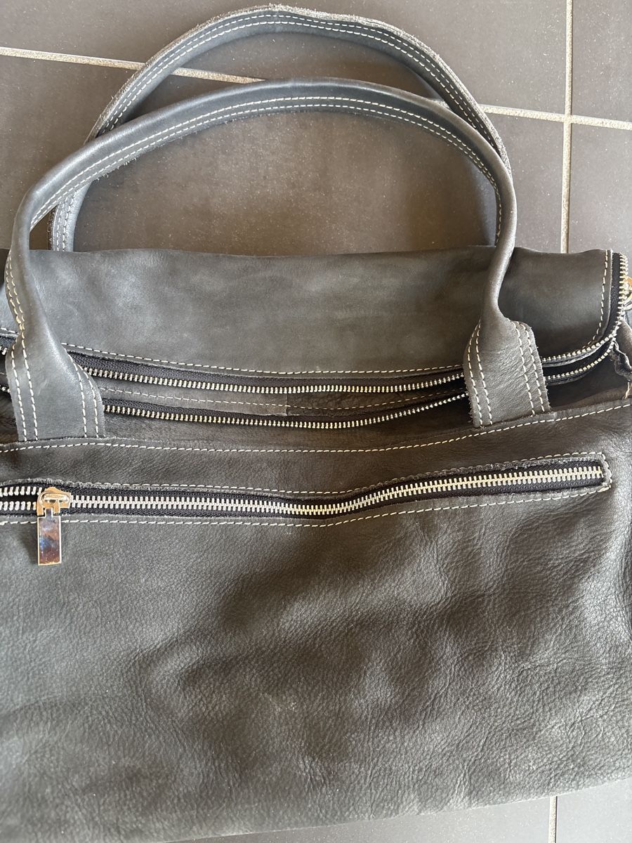 Borse da donna: Solinda Handtasche, echtes Leder, Grau – Usato da Knonau venduto da ReMaaaan 2