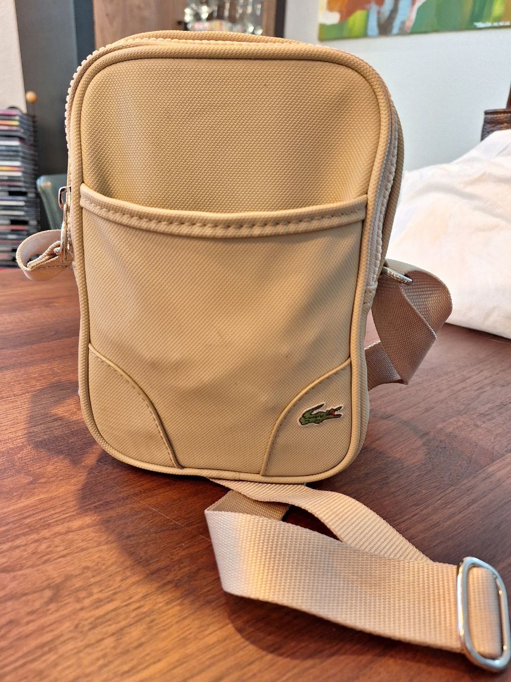 Lacoste Taschen: Umhängetasche Lacoste Canvas Beige Klein  – Gebraucht aus Spiez von Tanja_Strohmeier026