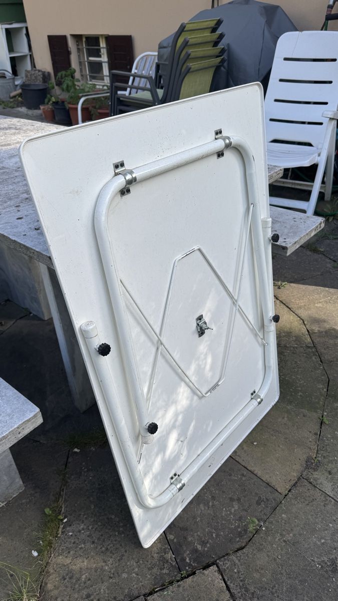 Tische: kleiner Gartentisch / Klapptisch – Gebraucht aus Wallisellen von ocz_t6fv