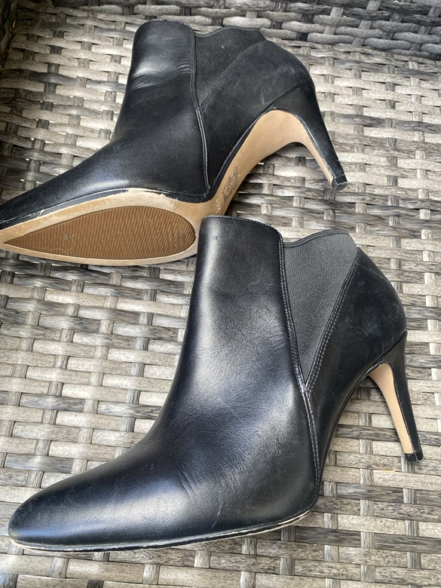 Clarks Scarpe da donna: Schwarze Clarks Leder Stiefeletten Gr. 40, elegant – Usato da Dübendorf venduto da feusiedi 1