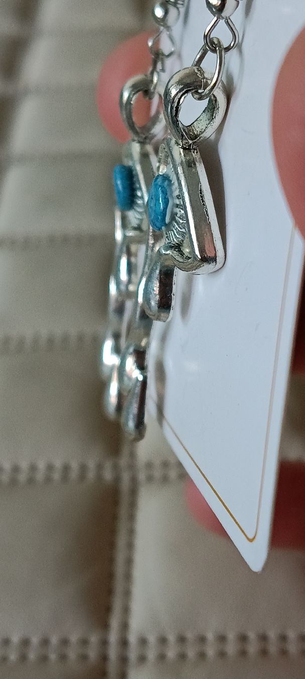 Orecchini pendenti & Orecchini a lobo: Eye-Catching Dangle Earrings: Silver Tone & Turquoise Accent – Nuovo e nell'imballaggio originale da Zürich venduto da cat_9cvz 1