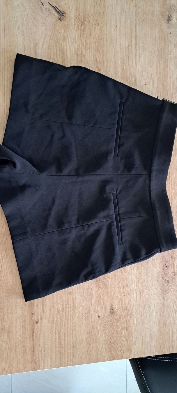 H&M Pantaloni: Short noir élégant - taille 40 – Nuovo (secondo la descrizione) da Hombrechtikon venduto da Atroms47 1