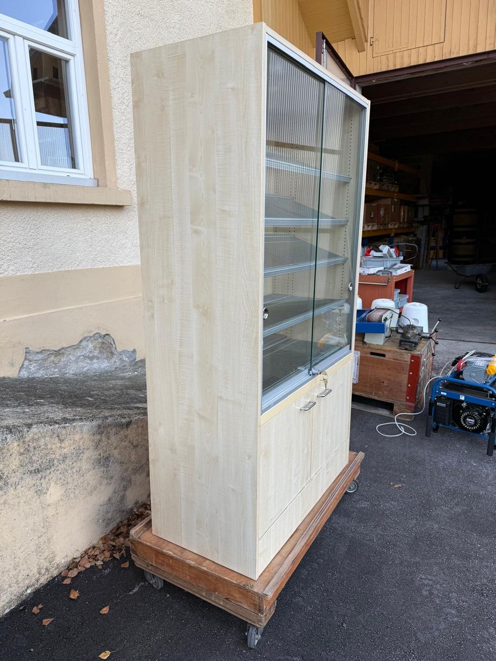Armadi: Armoire vitrée 180x100x50 cm – Usato da La Chaux-de-Fonds venduto da Bretelle 2