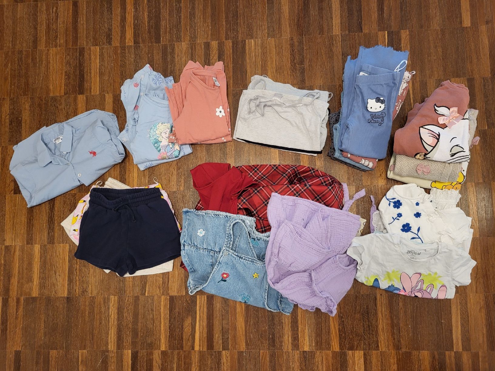 Lotti & Set di vestiti: Kinderkleider-Paket Gr. 104/110 Mädchen – Usato da Basel venduto da Ywana