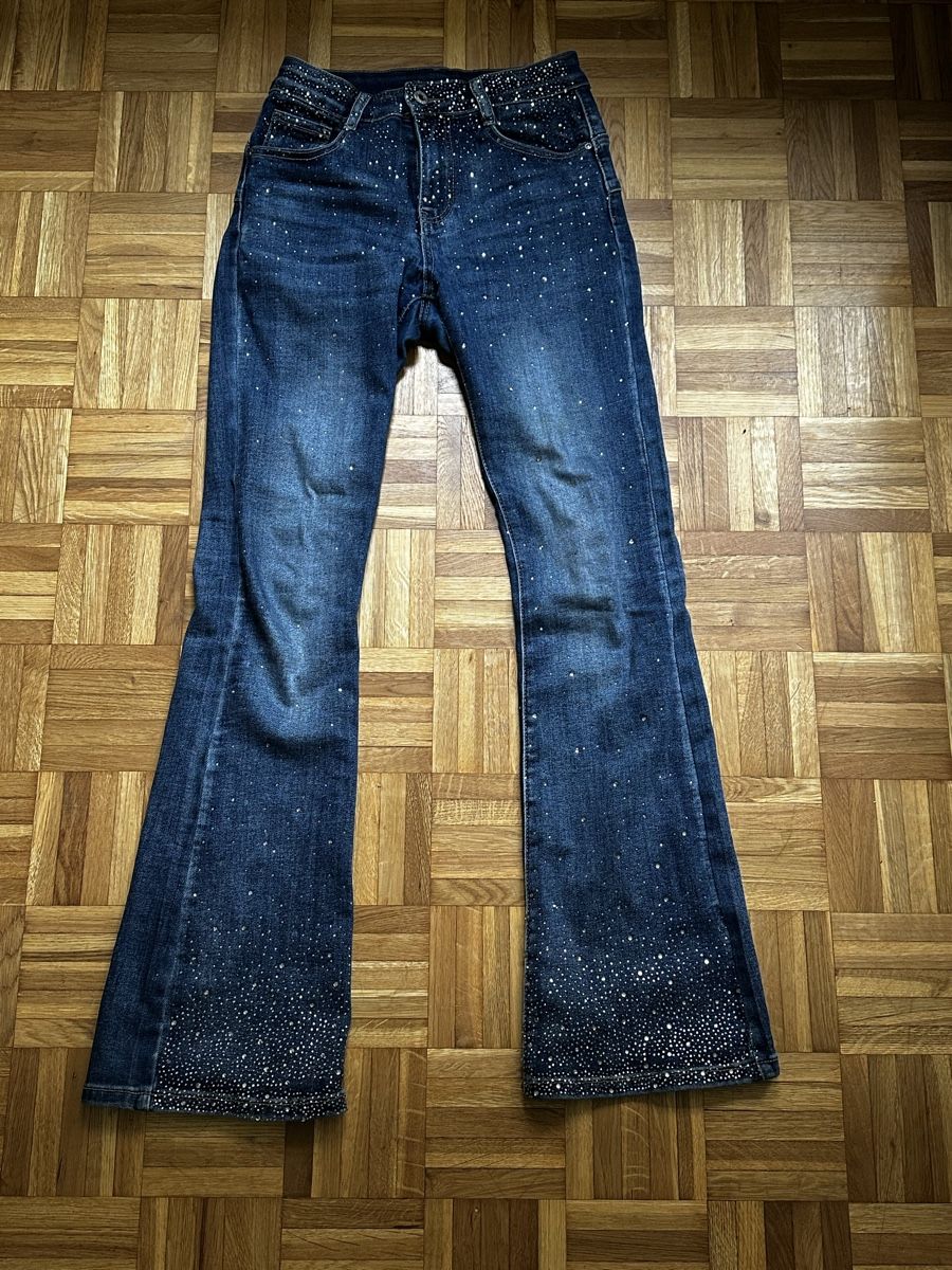 Jeans: Jeans svasati con strass, perfetti per la primavera! – Usato da Villa Luganese venduto da lis_p7cy