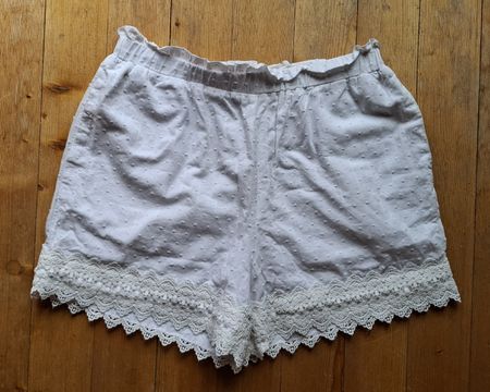 YAS Damen Shorts Weiss Grösse L mit Spitze