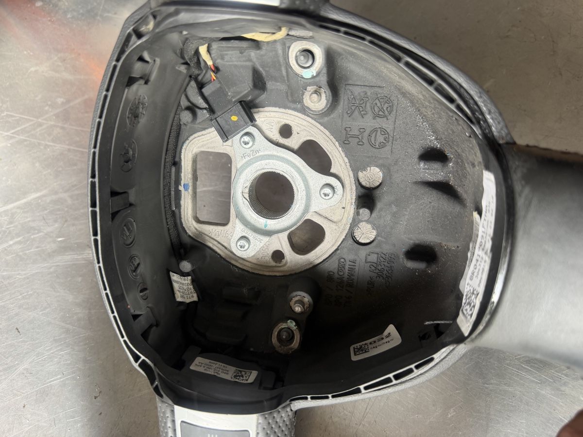 Audi Alle Autoersatzteile: Audi A3 8P 2003-2013 Lederlenkrad mit Multifunktion – Gebraucht aus Widnau von Gasser_Auto 1