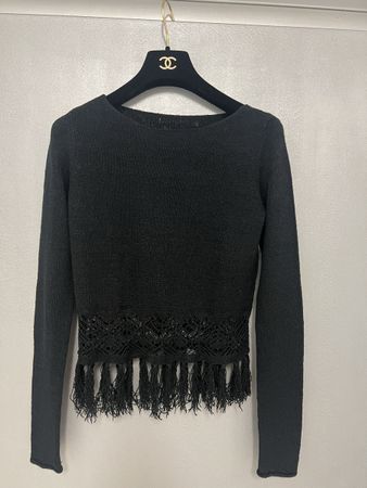 Leichter Damen-Pullover mit Spitze und Fransen , 34
