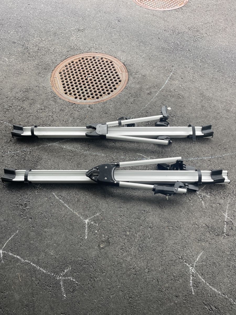Thule Portapacchi: 2 x Thule Fahrradträger Dach – Usato da Morschach venduto da sergeisaak