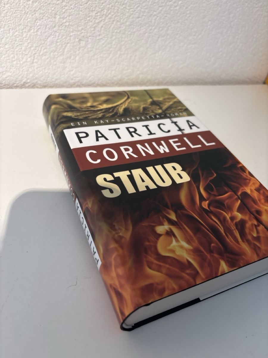 Libri: Patricia Cornwell - Staub, neuwertig – Nuovo (secondo la descrizione) da Adliswil venduto da ninotschka7 1
