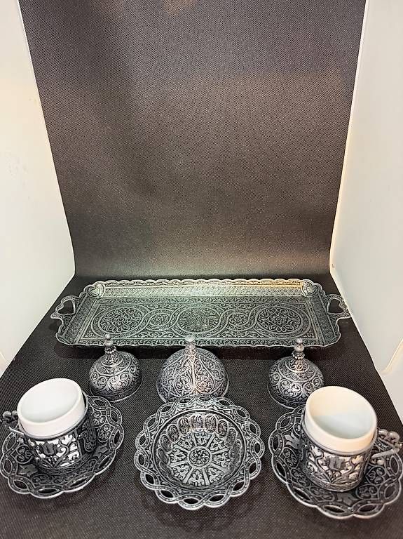 Set di piatti: Orientalisches Kaffeeset aus Metall mit Tablett – Usato da Winkel venduto da Sergiom 2