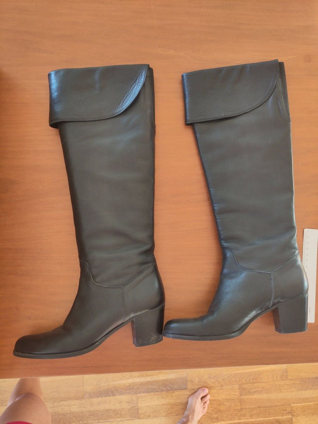 Scarpe da donna: Schwarze Stulpenstiefel - Grösse 36.5 - modern Absatz – Nuovo (secondo la descrizione) da Zürich venduto da Bischosa