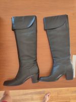 Schwarze Stulpenstiefel - Grösse 36.5 - modern Absatz