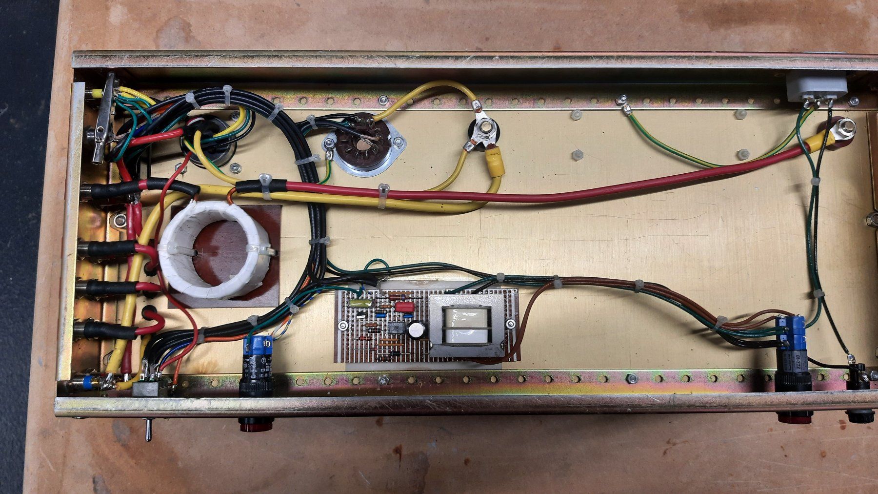Componenti elettronici: assemblage de 4 condensateurs haute tension 35uF 2kV – Usato da Attalens venduto da Gmsa68 4