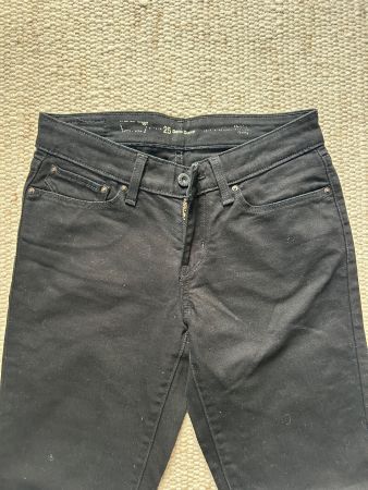 Schwarze Levi's Jeans, Grösse 25, Denim Curve — Top Zustand!