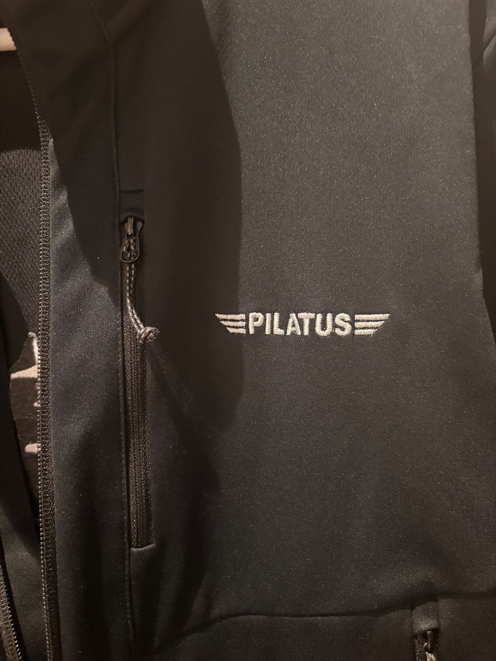 Giacche: Men‘s Softshell Jacket - Pilatus Aircraft Edition – Usato da Horw venduto da esjoeberg 1