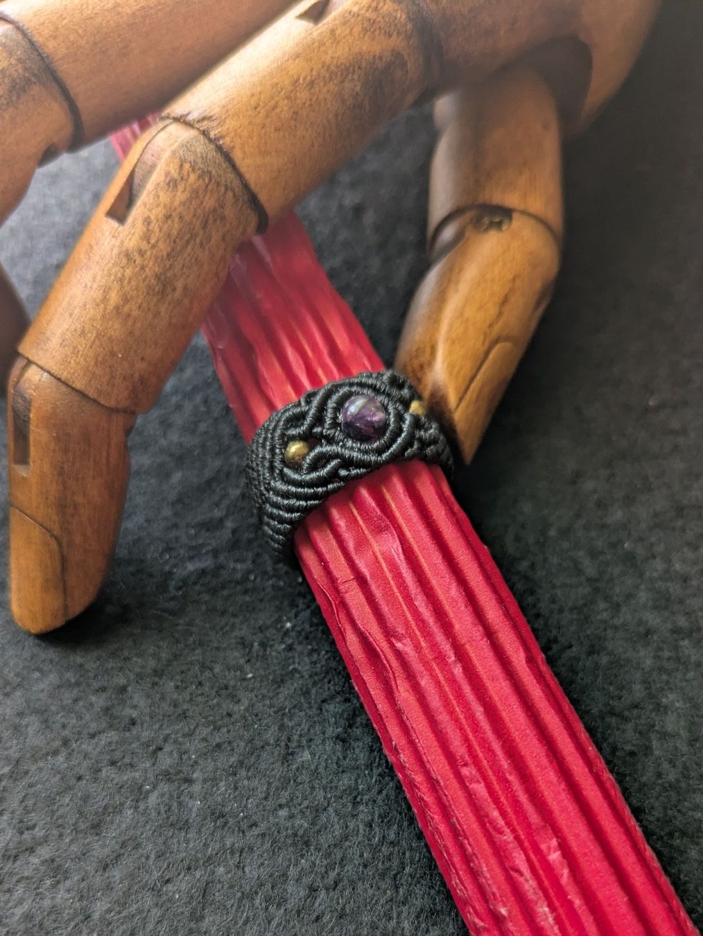 Anelli: handgemachter Makramee Ring mit Amethyst – Nuovo (secondo la descrizione) da Pfäffikon ZH venduto da Emporos_42